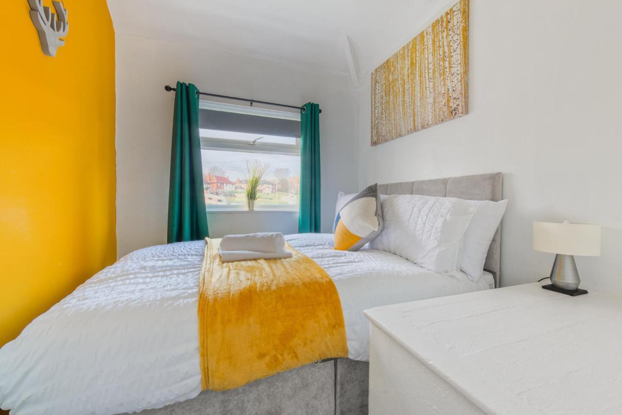 Rookwood House - Spacious Home With Free Parking - Short Stay Leeds ลีดส์ ภายนอก รูปภาพ