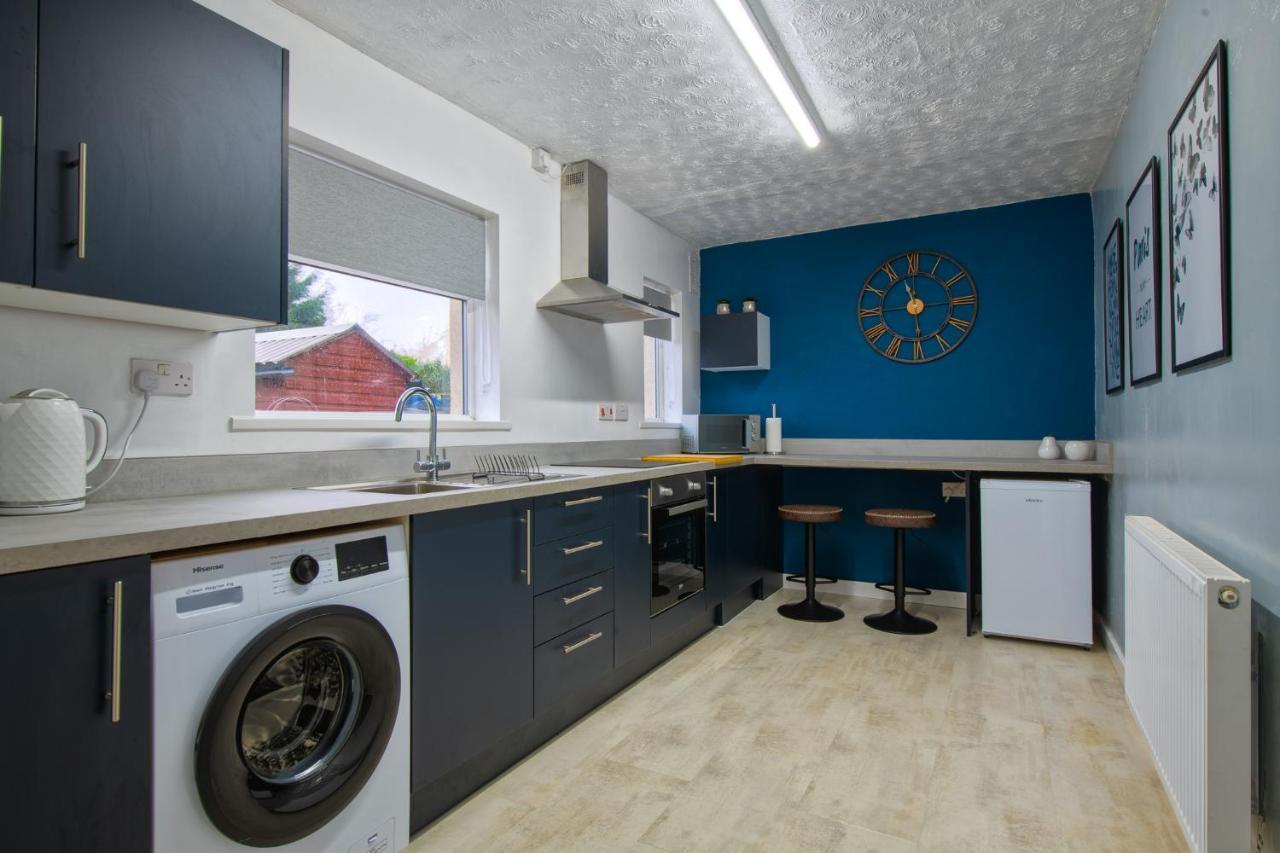 Rookwood House - Spacious Home With Free Parking - Short Stay Leeds ลีดส์ ภายนอก รูปภาพ