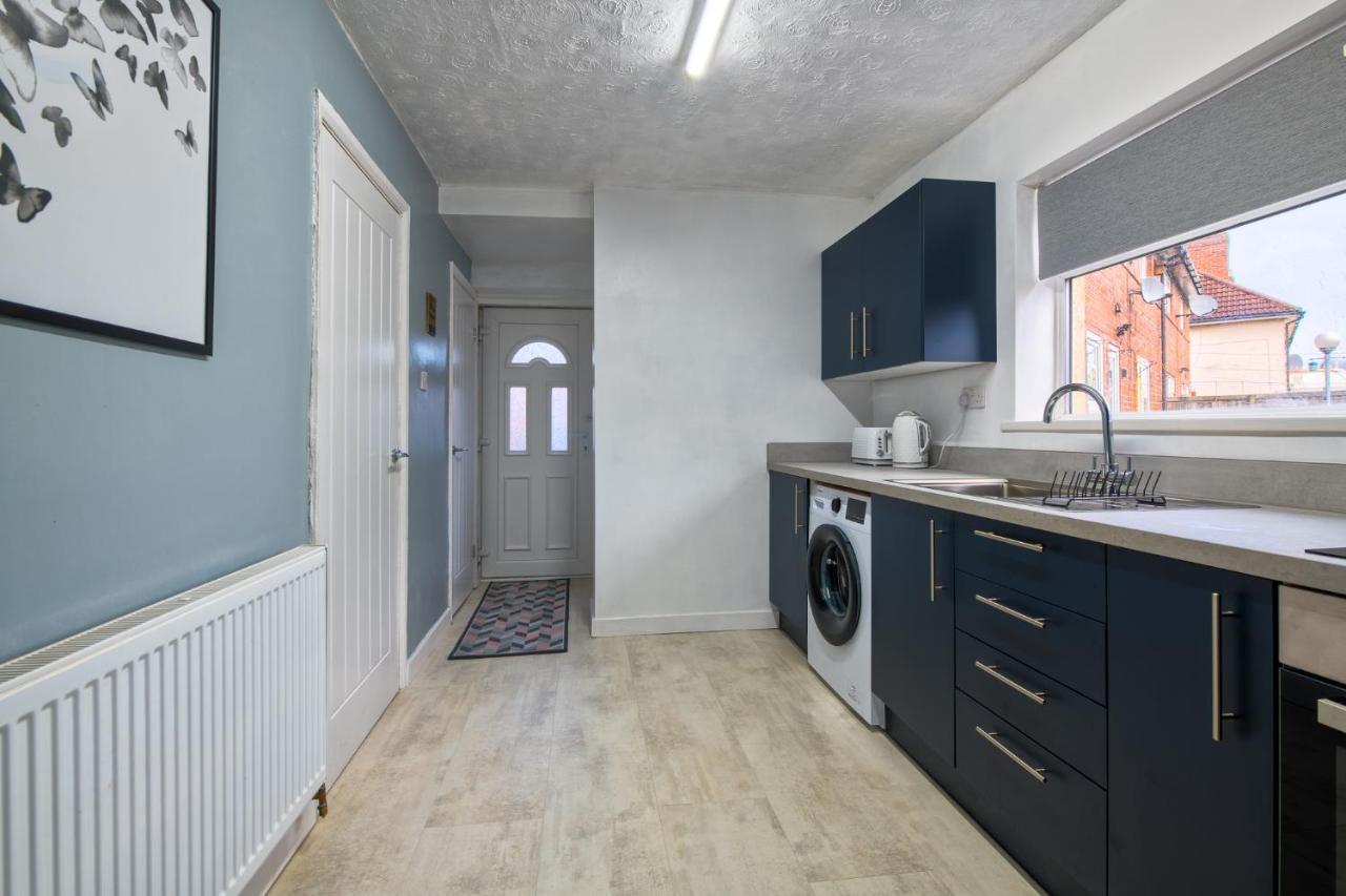 Rookwood House - Spacious Home With Free Parking - Short Stay Leeds ลีดส์ ภายนอก รูปภาพ