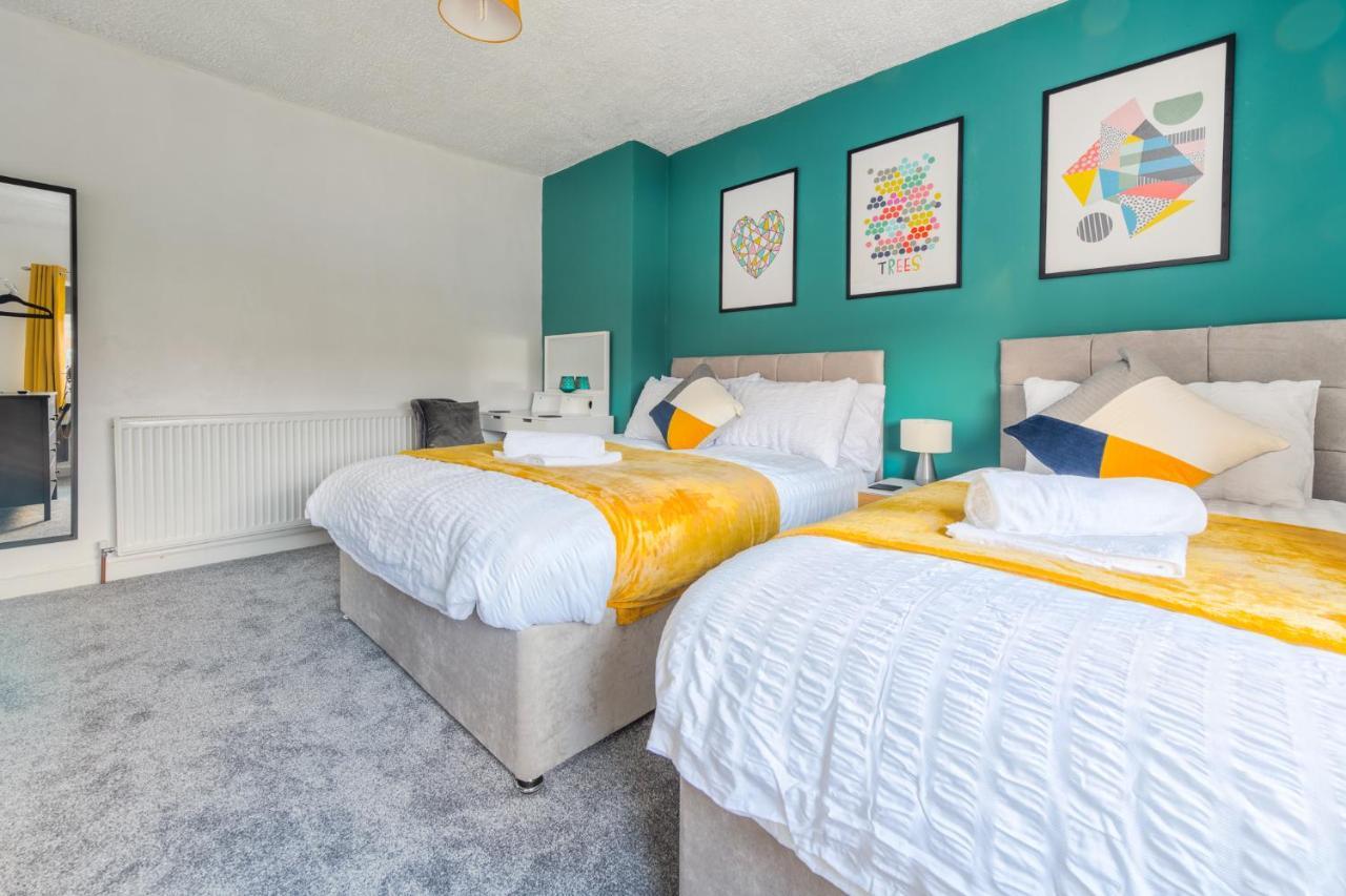 Rookwood House - Spacious Home With Free Parking - Short Stay Leeds ลีดส์ ภายนอก รูปภาพ