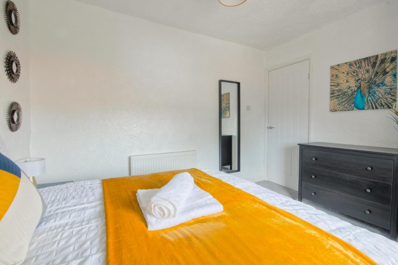 Rookwood House - Spacious Home With Free Parking - Short Stay Leeds ลีดส์ ภายนอก รูปภาพ
