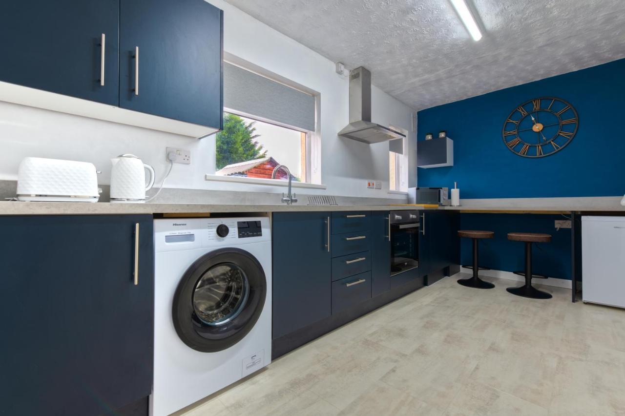 Rookwood House - Spacious Home With Free Parking - Short Stay Leeds ลีดส์ ภายนอก รูปภาพ