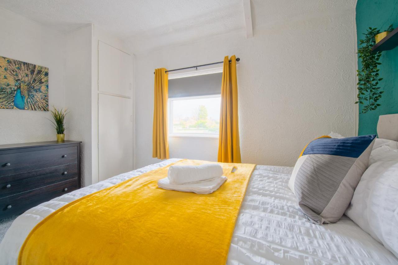 Rookwood House - Spacious Home With Free Parking - Short Stay Leeds ลีดส์ ภายนอก รูปภาพ