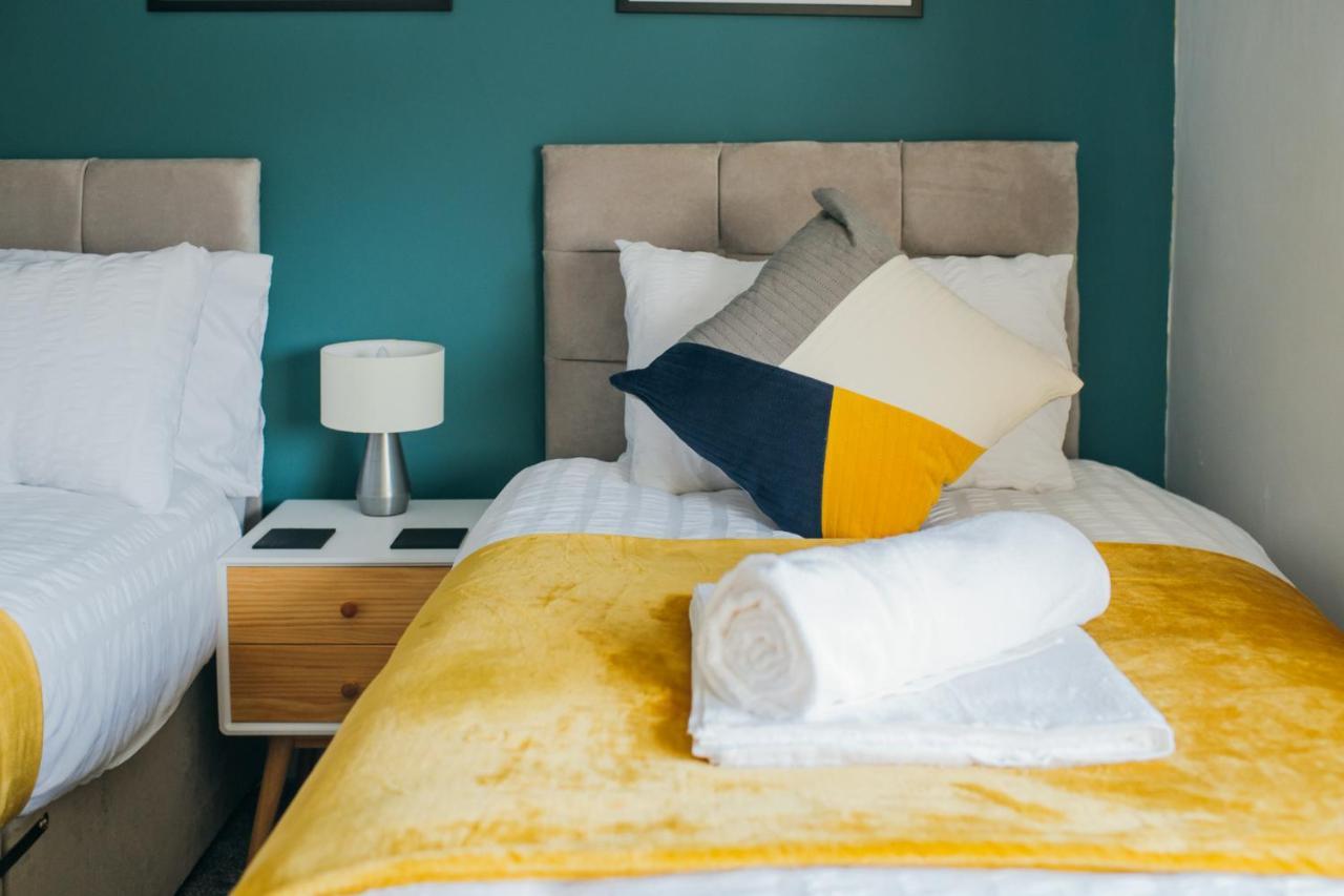 Rookwood House - Spacious Home With Free Parking - Short Stay Leeds ลีดส์ ภายนอก รูปภาพ