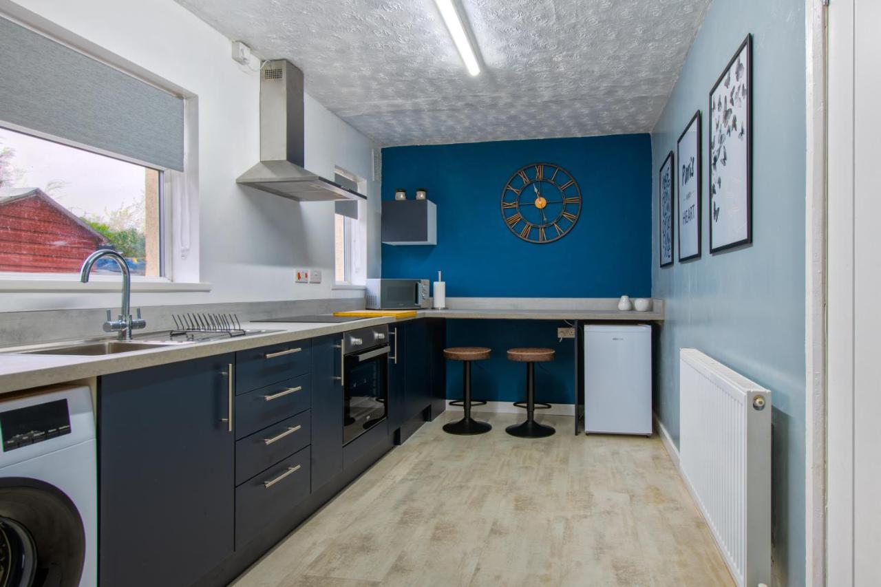 Rookwood House - Spacious Home With Free Parking - Short Stay Leeds ลีดส์ ภายนอก รูปภาพ