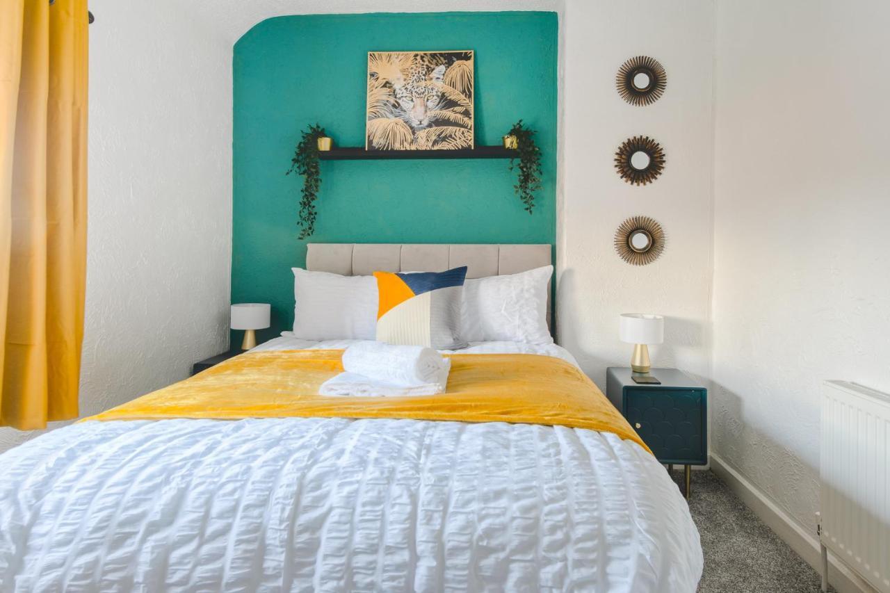 Rookwood House - Spacious Home With Free Parking - Short Stay Leeds ลีดส์ ภายนอก รูปภาพ