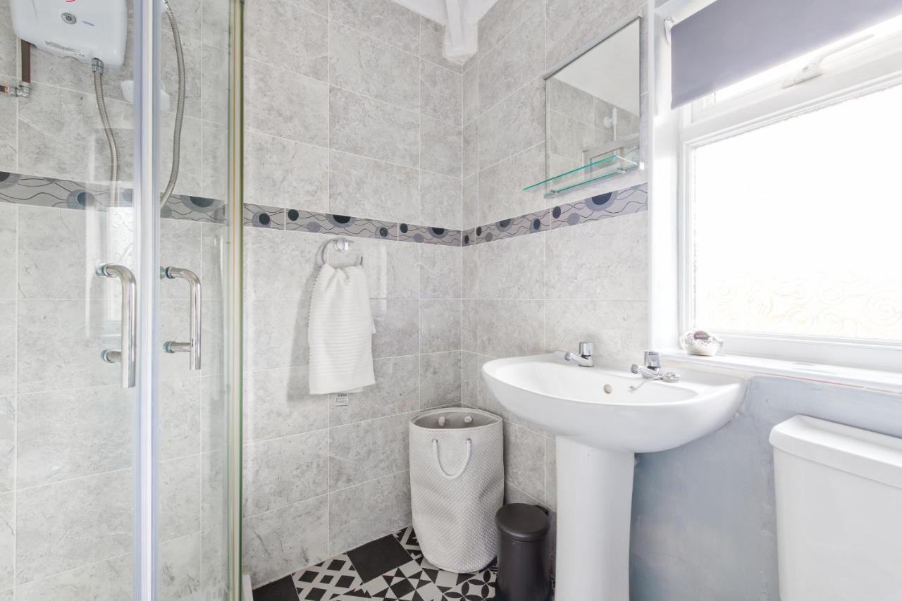 Rookwood House - Spacious Home With Free Parking - Short Stay Leeds ลีดส์ ภายนอก รูปภาพ