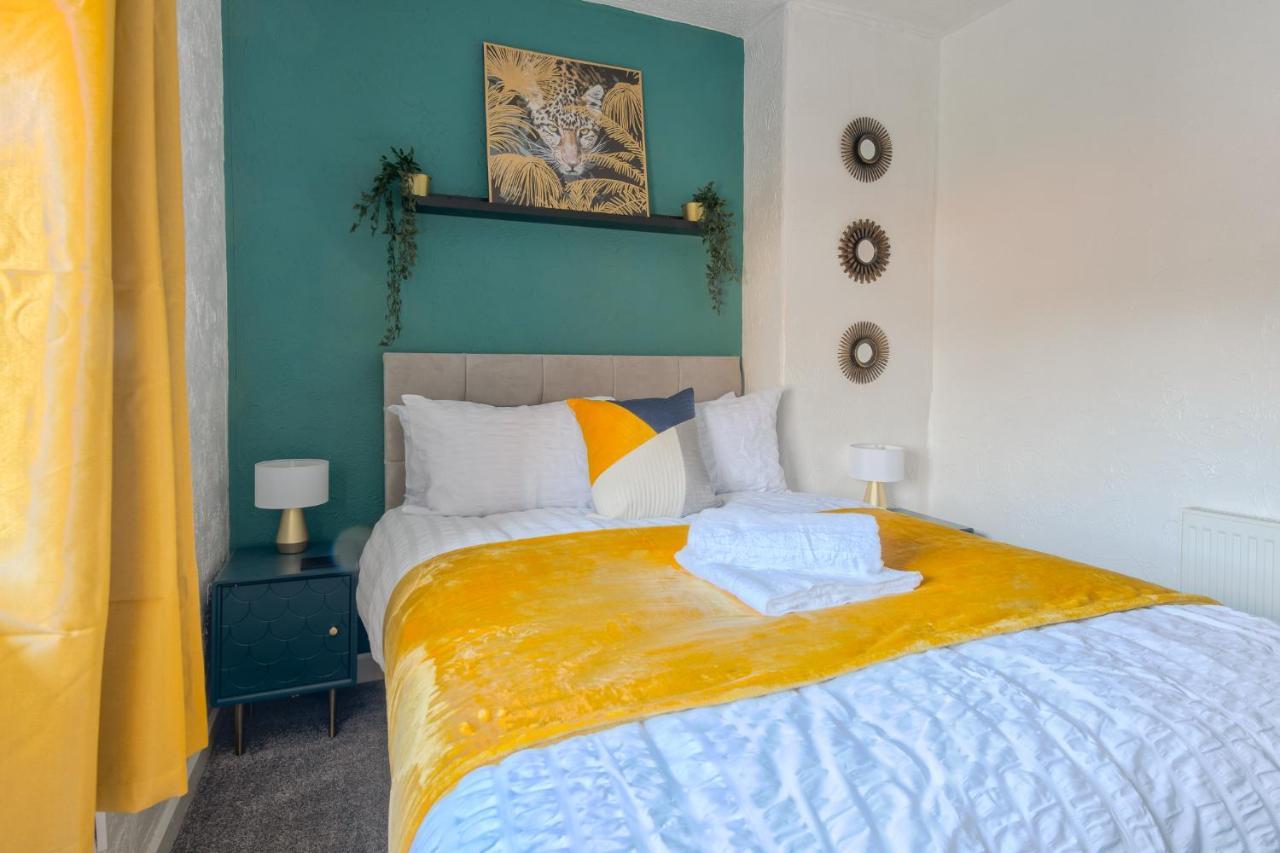 Rookwood House - Spacious Home With Free Parking - Short Stay Leeds ลีดส์ ภายนอก รูปภาพ