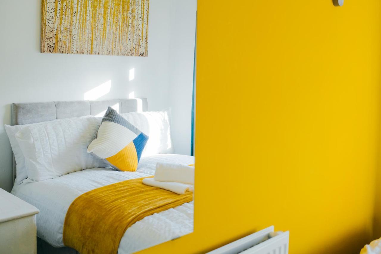 Rookwood House - Spacious Home With Free Parking - Short Stay Leeds ลีดส์ ภายนอก รูปภาพ